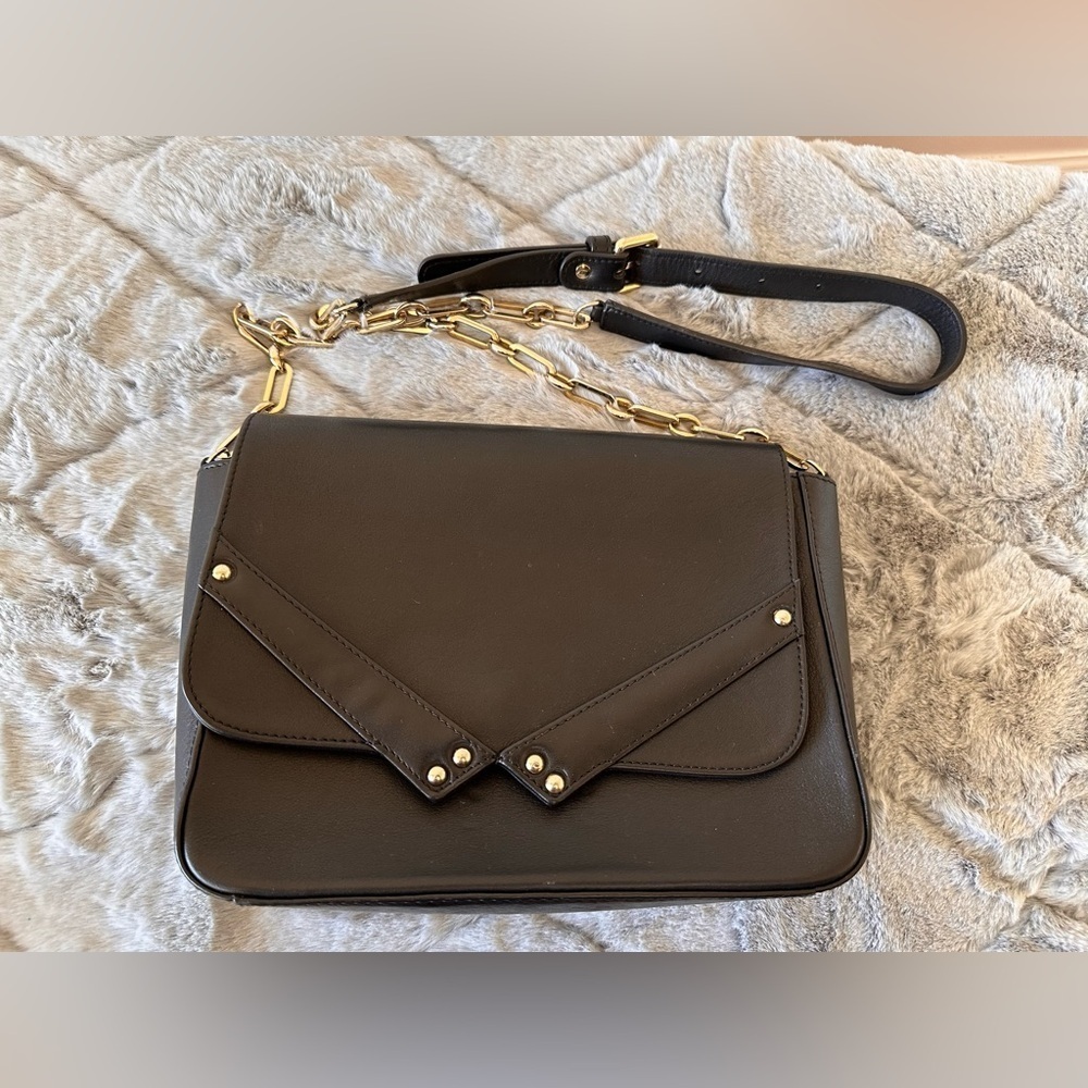 Yvonne Yvonne chain and leather shoulder bag purse black gold accents - Picture 2 of 9